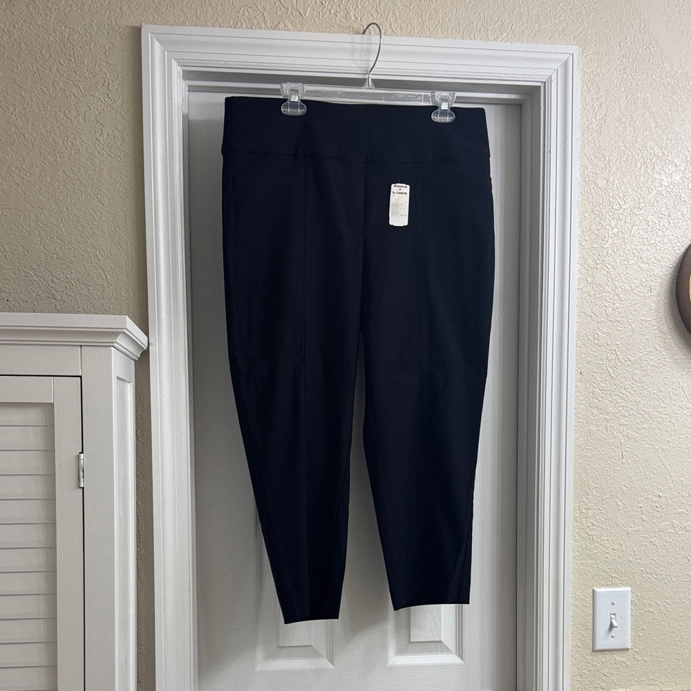 *make offer* Black Cropped Pants
